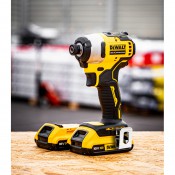 מברגת אימפקט נטענת DeWalt DCF809 18V XR Brushless כולל 2 סוללות 2.0Ah ומזוודה