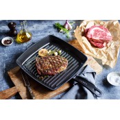 מחבת גריל מברזל יצוק STAUB בגודל 26 X 26 ס"מ מחבת גריל מברזל יצוק STAUB בגודל 26 X 26 ס"מ