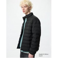 מעיל Uniqlo לגברים ללא כובע בצבע שחור מעיל Uniqlo לגברים ללא כובע בצבע שחור