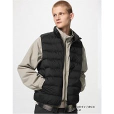 ווסט UNIQLO לגברים בצבע שחור ווסט UNIQLO לגברים בצבע שחור