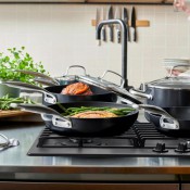 מחבת בישול כולל מכסה זכוכית בקוטר 28 ס"מ GREENPAN 