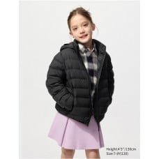 מעיל UNIQLO לילדים עם קפוצ'ון נשלף בצבע שחור