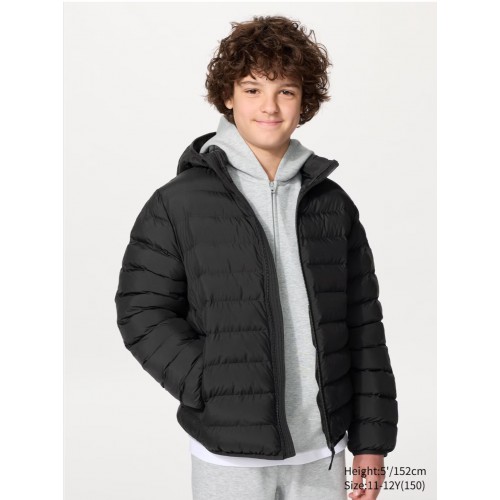 מעיל UNIQLO לילדים עם קפוצ'ון נשלף בצבע שחור מעיל UNIQLO לילדים עם קפוצ'ון נשלף בצבע שחור