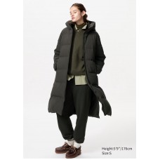 מעיל ארוך UNIQLO לנשים עם קפוצ'ון בצבע ירוק כהה