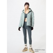 מעיל UNIQLO לנשים עם קפוצ'ון בצבע שחור