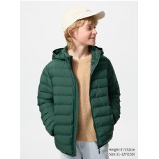 מעיל UNIQLO לילדים עם קפוצ'ון נשלף בצבע ירוק