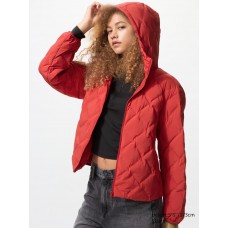 מעיל UNIQLO לנשים עם קפוצ'ון בצבע אדום