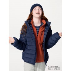 מעיל UNIQLO לילדים עם קפוצ'ון נשלף בצבע כחול נייבי מעיל UNIQLO לילדים עם קפוצ'ון נשלף בצבע כחול נייבי