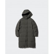 מעיל ארוך UNIQLO לנשים עם קפוצ'ון בצבע שחור