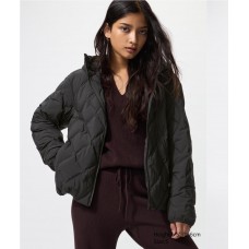 מעיל UNIQLO לנשים עם קפוצ'ון בצבע שחור