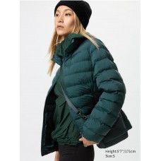 מעיל UNIQLO לנשים ללא כובע בצבע ירוק כהה