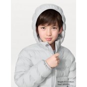 מעיל UNIQLO לילדים עם קפוצ'ון נשלף בצבע שחור מעיל UNIQLO לילדים עם קפוצ'ון נשלף בצבע שחור