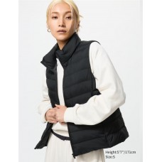 ווסט UNIQLO לנשים בצבע שחור