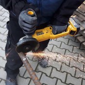 משחזת זווית DEWALT דגם DCG412N