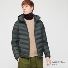 מעיל Uniqlo בצבע ירוק לגברים עם כובע