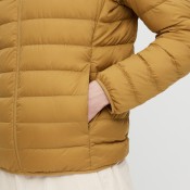 מעיל Uniqlo בצבע צהוב לגברים ללא כובע