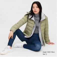 מעיל Uniqlo בצבע ירוק לנשים ללא כובע