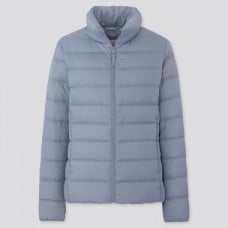 מעיל Uniqlo בצבע כחול לנשים ללא כובע