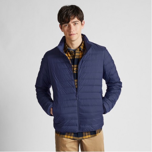 מעיל Uniqlo בצבע כחול כהה לגברים ללא כובע מעיל Uniqlo בצבע כחול כהה לגברים ללא כובע