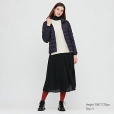 מעיל Uniqlo בצבע נייבי לנשים ללא כובע